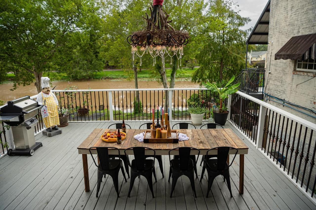 Chateau Royale, Pet Friendly, On Bayou, Downtown! New Iberia Bagian luar foto