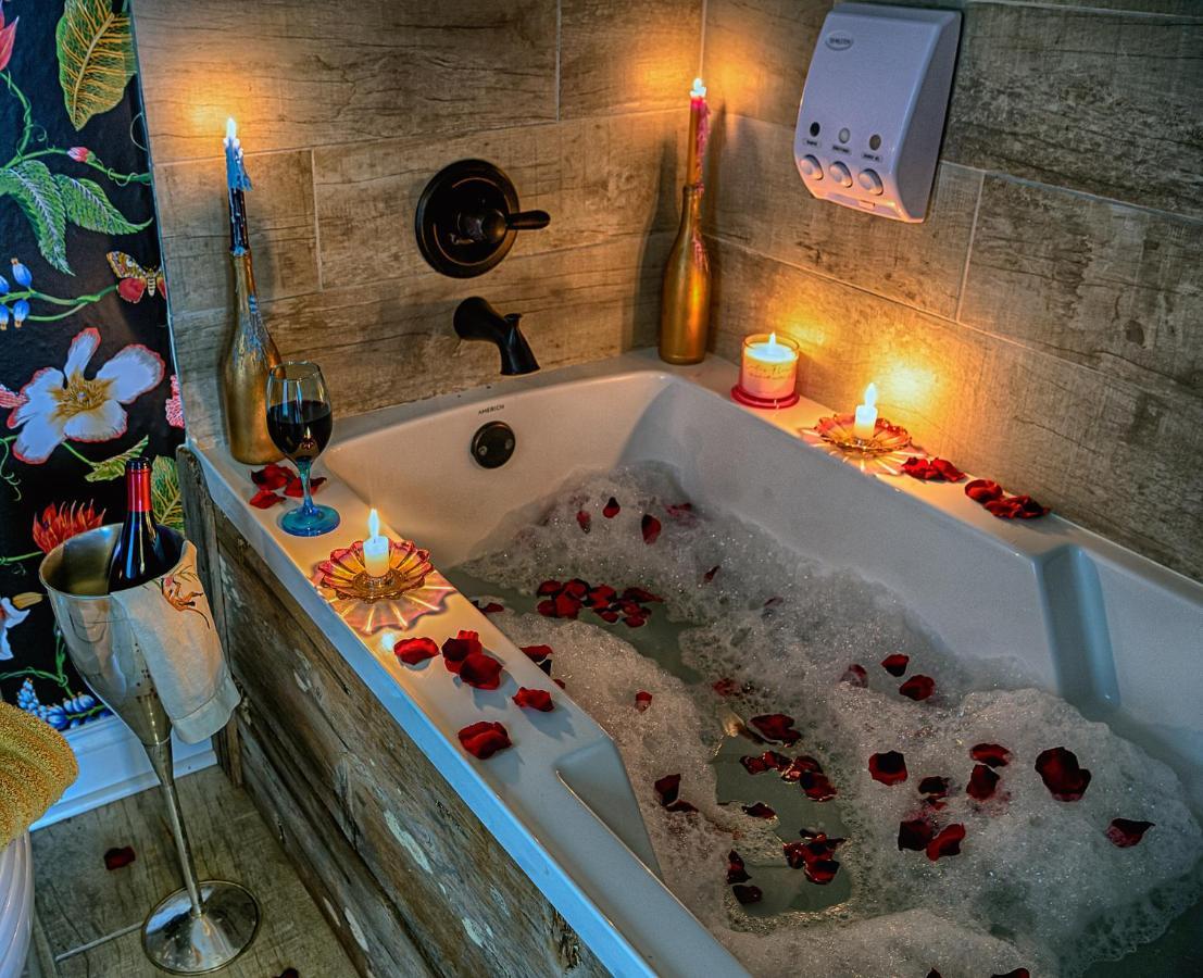 Chateau Royale, Pet Friendly, On Bayou, Downtown! New Iberia Bagian luar foto
