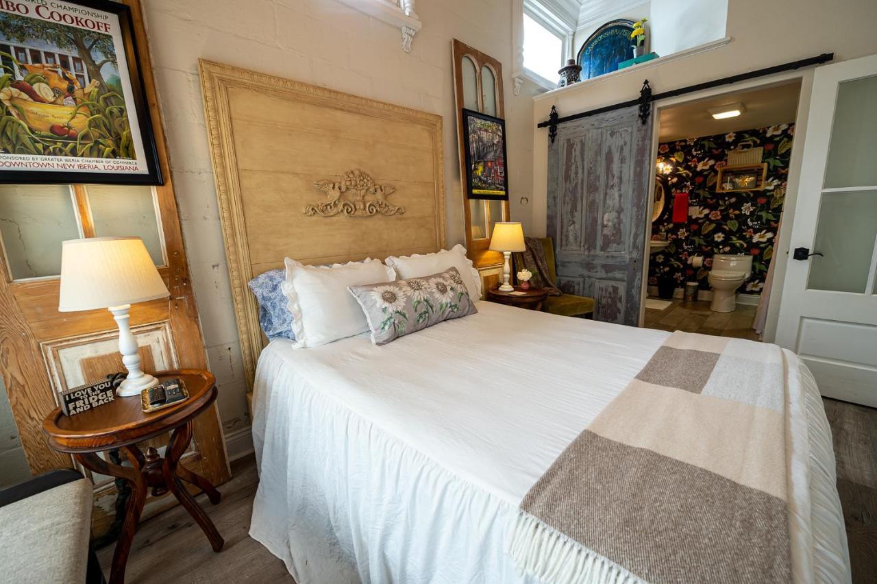 Chateau Royale, Pet Friendly, On Bayou, Downtown! New Iberia Bagian luar foto