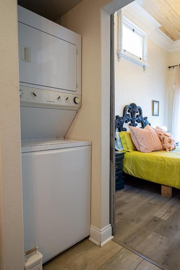 Chateau Royale, Pet Friendly, On Bayou, Downtown! New Iberia Bagian luar foto