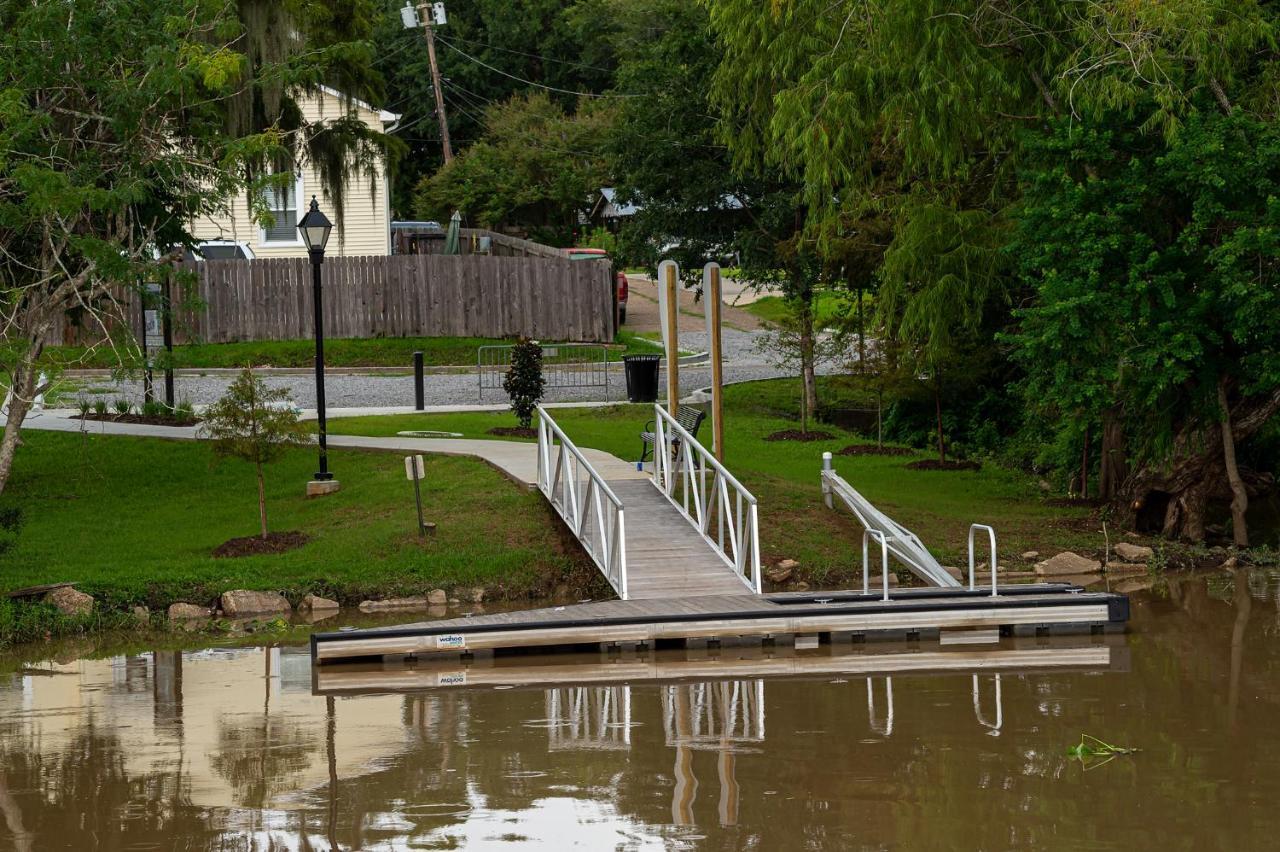 Chateau Royale, Pet Friendly, On Bayou, Downtown! New Iberia Bagian luar foto